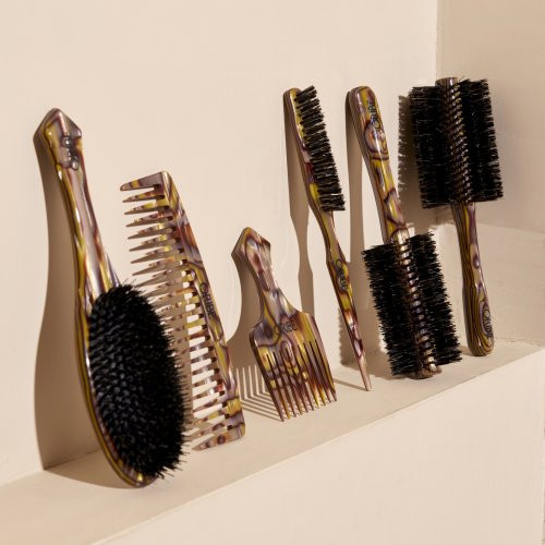 Oribe Italian Resin Flat Brush Šepetys su šerno ir nailono šereliais Flat