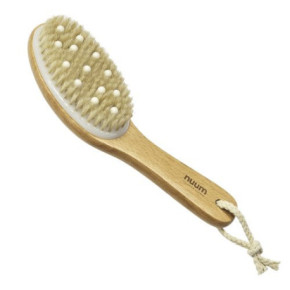 Nuum Cosmetics Curved Handle Body Brush with Soft Massage Beads Masažinis kūno šveitimo šepetys 1vnt.